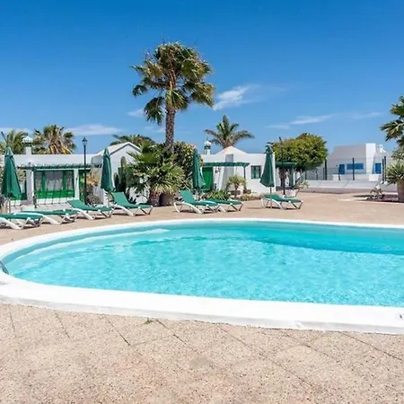 Dom wakacyjny Bandama 15! 2 Bedroom Newly Renovated Bungalow, Los Pocillos, Puerto Del Carmen. *