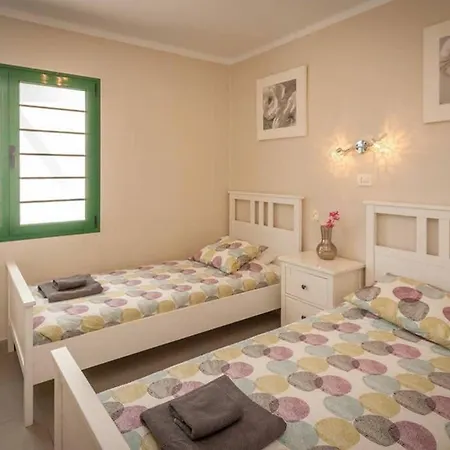 بيت للعطل Bandama 15! 2 Bedroom Newly Renovated Bungalow, Los Pocillos, Puerto Del Carmen. بويرتو ذيل كارمين